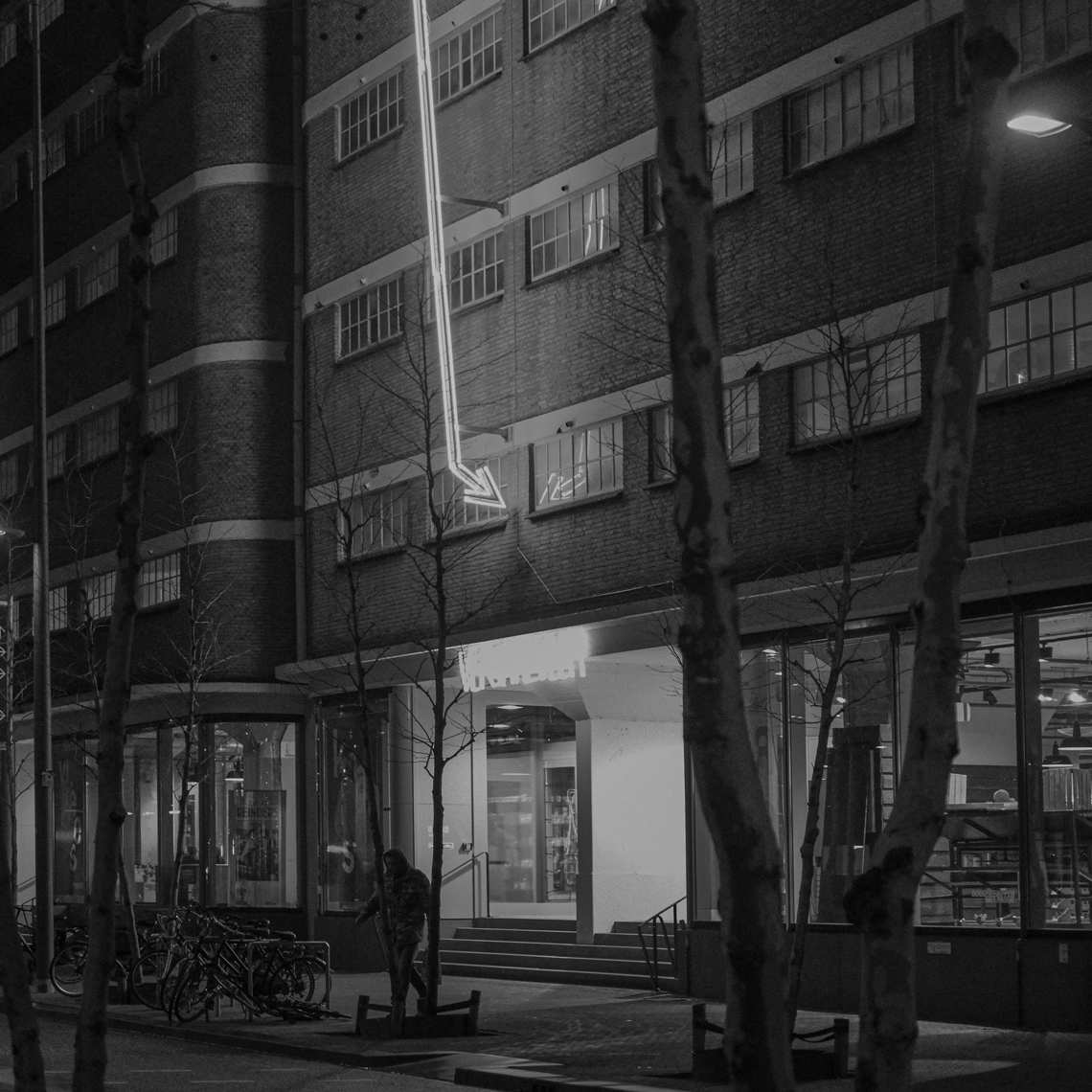 Veemgebouw ("Warehouse Building") from 1942 where tvs, radios and other items were warehoused.Dit opvallende en grote gebouw uit 1942 werd gebruikt voor de opslag van radio- en televisietoestellen en andere Philips-producten. Het Veemgebouw heeft de status van rijksmonument.